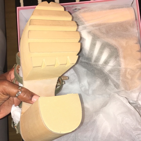 SOLD Jeffrey Campbell “Freema -V” (high) platforms - Picture 6 of 7